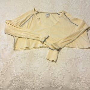 Women’s size medium BDG cropped waffle long sleeve shirt